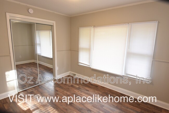 Building Photo - 5555 Farrow Ave