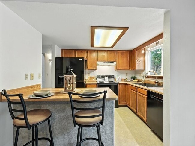 Building Photo - 6290 Pemberton Way