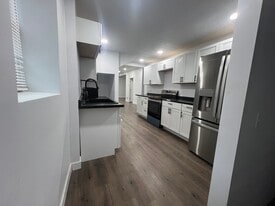 Building Photo - 3105 6th Ave