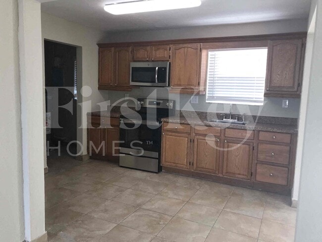 Building Photo - 240 N 69th Way