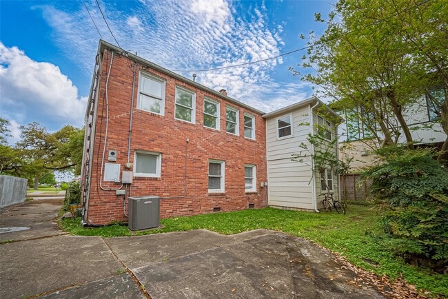 Building Photo - 2163 University Blvd