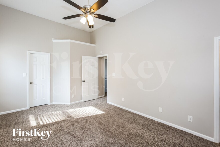 Building Photo - 6020 Carriage Oaks Dr