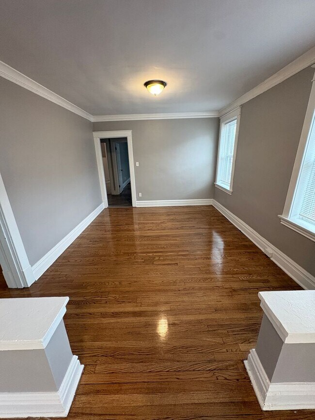 Building Photo - Christy 1