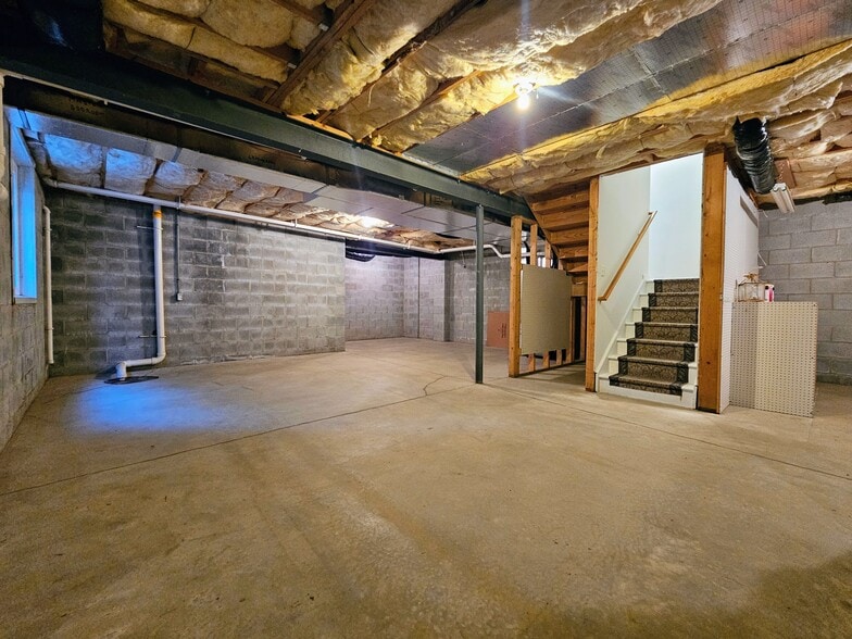 Building Photo - 701 Brentwood Dr