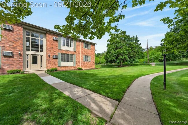 Building Photo - 454 Romeo Rd