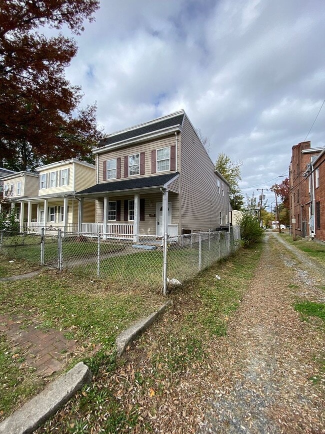 Building Photo - 1210 N 21st St