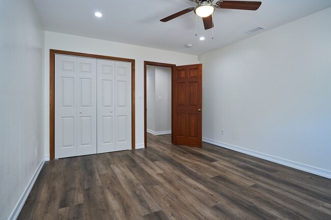 Building Photo - Aqua Vista - Entertainers Playhouse