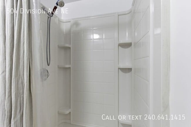 Building Photo - 504 Division Ave NE