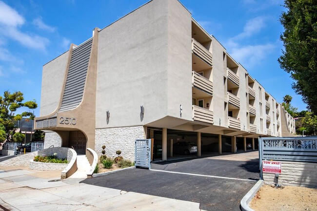 Building Photo - 2510 Torrey Pines Rd