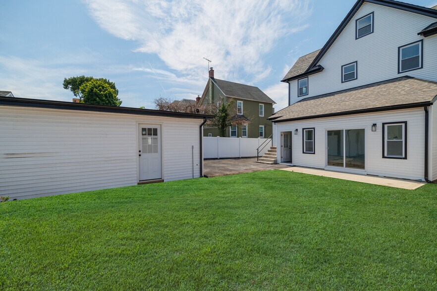 Building Photo - 1299 Brunswick Ave