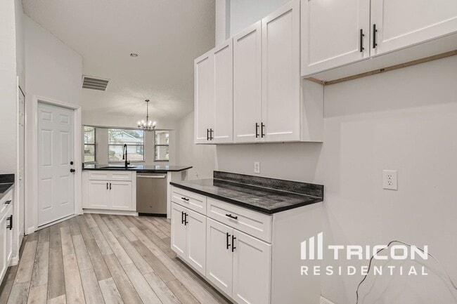 Building Photo - 778 Sweetbrier Dr