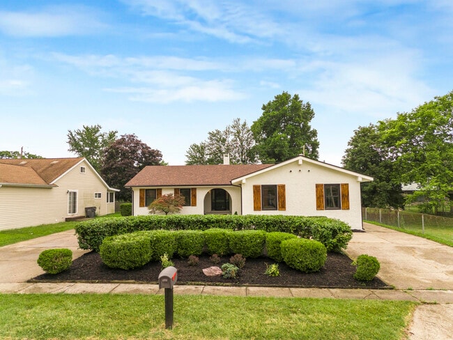 Building Photo - 452 Pasadena Dr