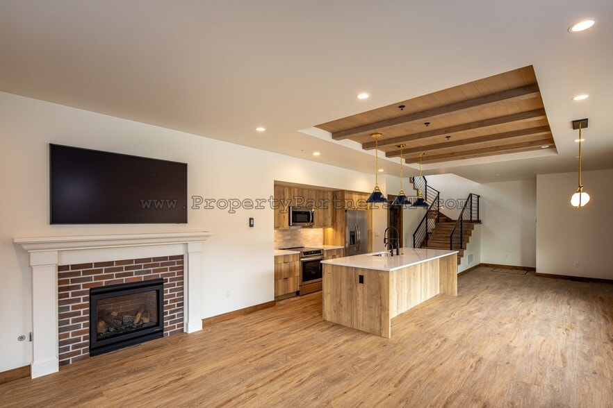 Building Photo - 824 S 8th Ave