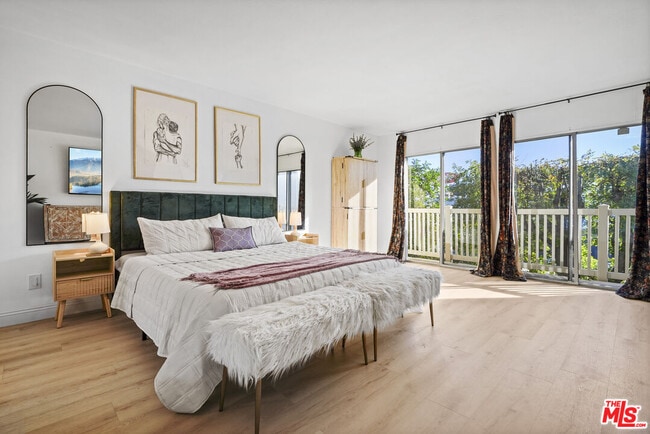 Building Photo - 5245 Coldwater Canyon Ave