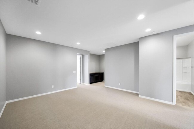 Building Photo - LUXURY TOWNHOME IN PNORTERRA WITH COMMUNIT...