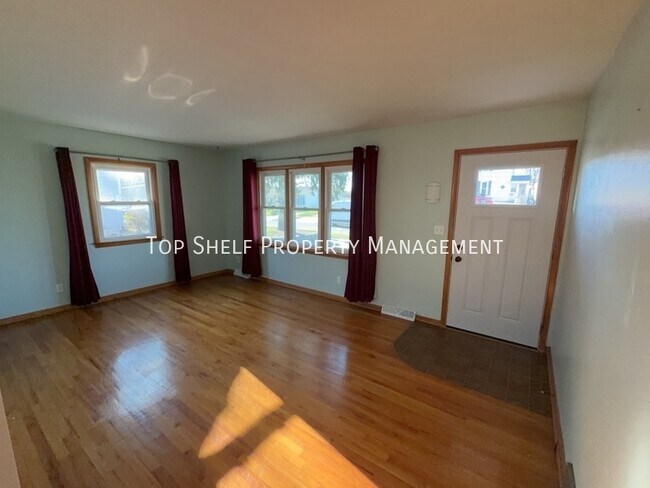 Building Photo - 2556 Grandview Ave