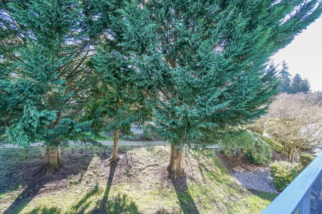 Building Photo - 8717 NE 17th St