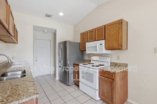 Building Photo - 7911 Corona Ridge