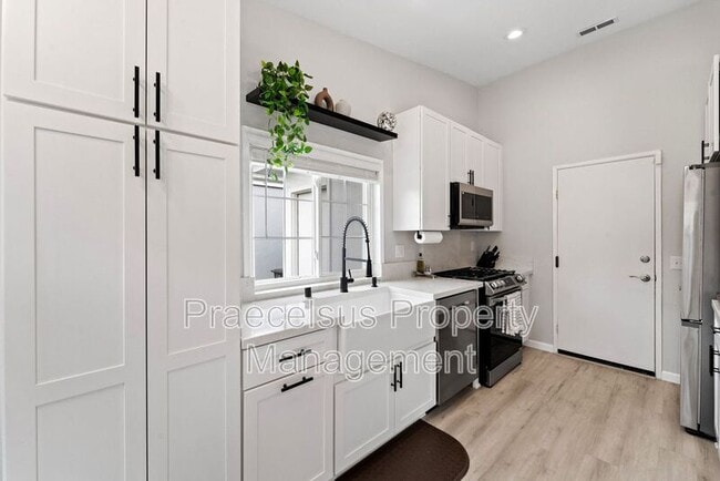 Building Photo - 2039 Waterbury Dr