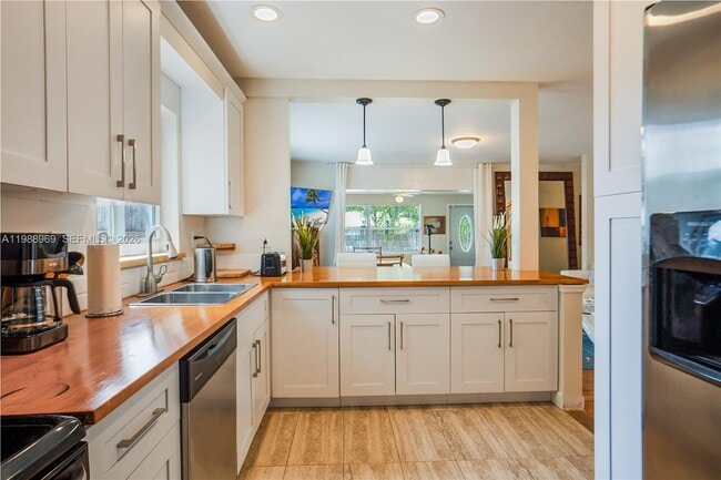 Building Photo - 113 SW 2nd St