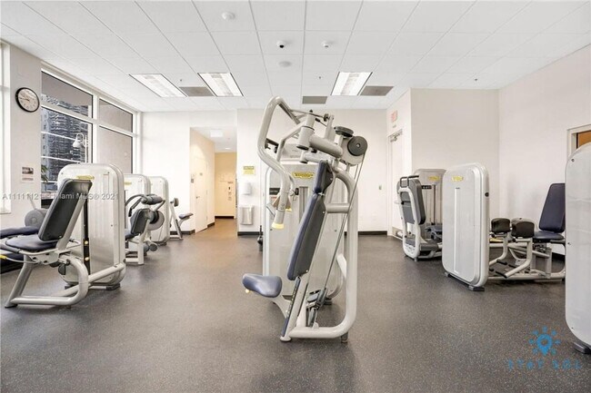 Building Photo - 1200 Brickell Bay Dr
