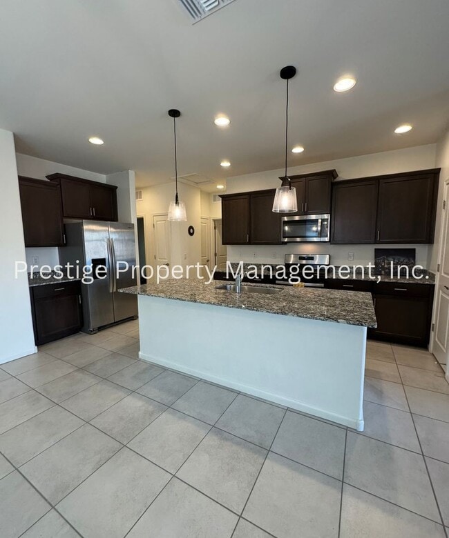 Building Photo - 3/2 Lovely Southwest Home With an Open Layout