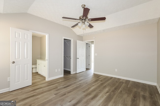 Building Photo - 125 Waters Edge Dr