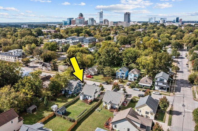 Building Photo - Gorgeous 3 Bedroom Home in Downtown Raleig...