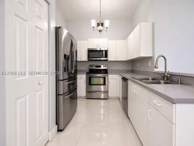 Building Photo - 9720 SW 164th Ave