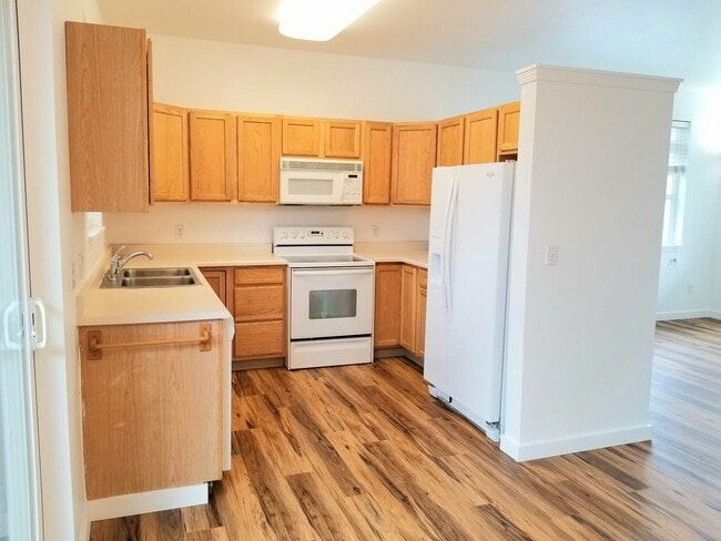 Building Photo - Beautiful Spacious House- Near Harvest Creek!