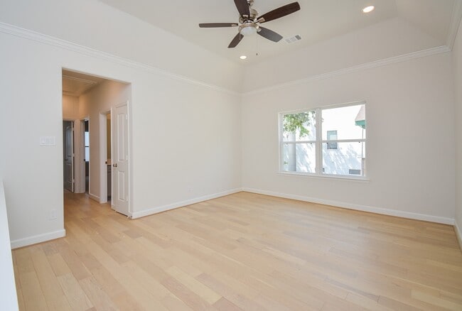 Building Photo - 1847 Sul Ross St