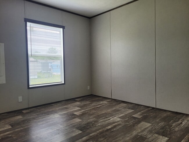 Building Photo - 2109 Eagle Dr