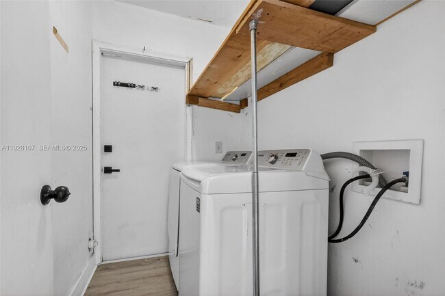 Building Photo - 708 SW 10th St