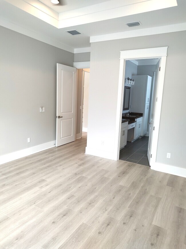 Building Photo - 4088 Biltmore Ave