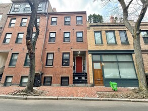 Building Photo - 44 Melrose St