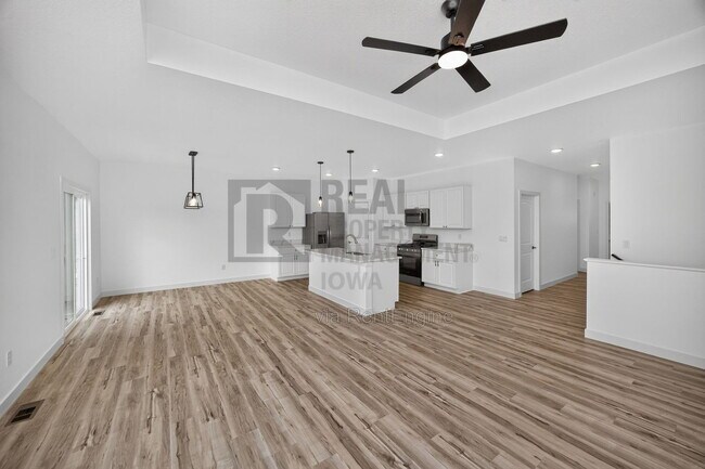 Building Photo - 8914 Hickory Dr