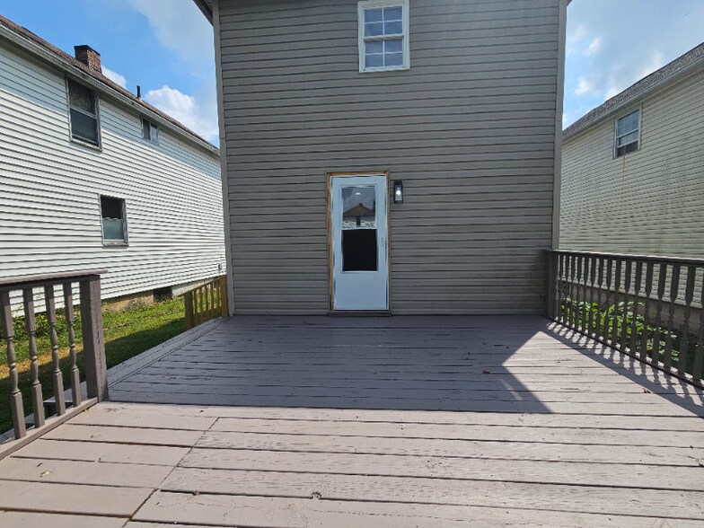 Building Photo - 105 Wykes St