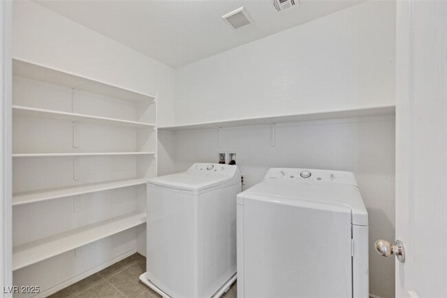 Building Photo - 12391 Pinetina St