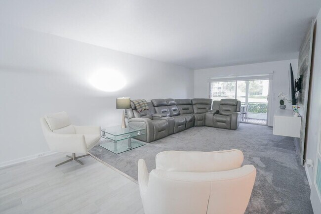 Building Photo - 3201 Portofino Point