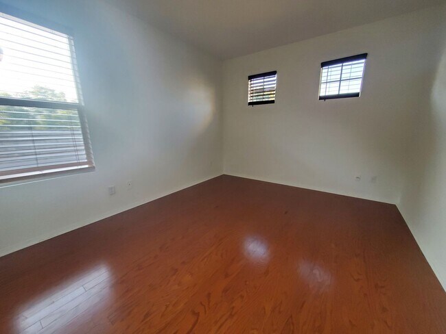 Building Photo - Wonderful 3 Bedroom 2.5 Bath Home in the h...