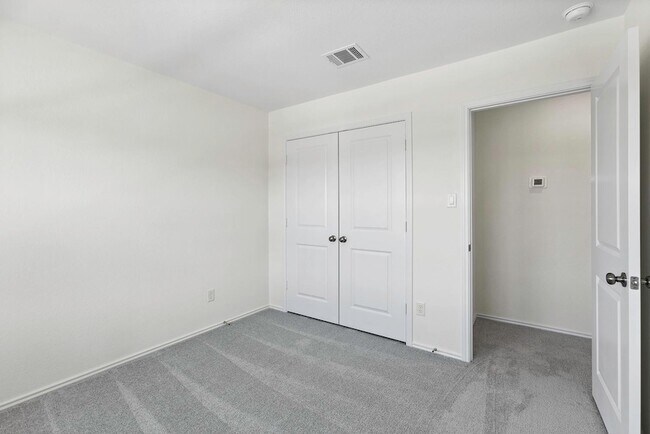 Building Photo - 331 Bugbee
