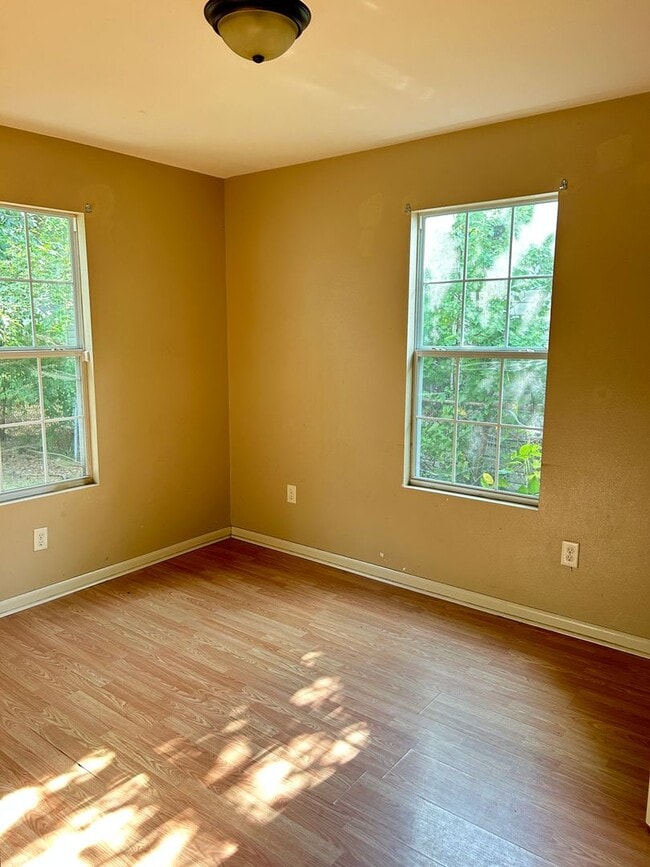 Building Photo - 2834 Essex St