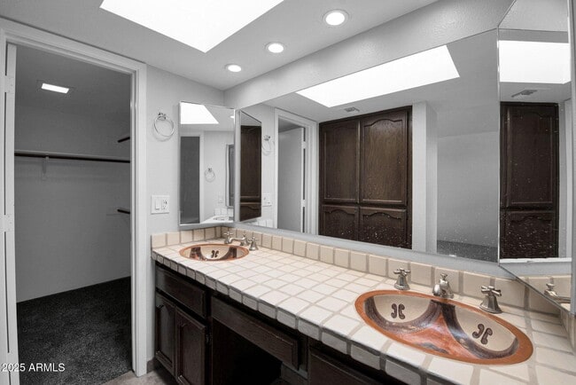 Building Photo - 4624 E Winston Dr