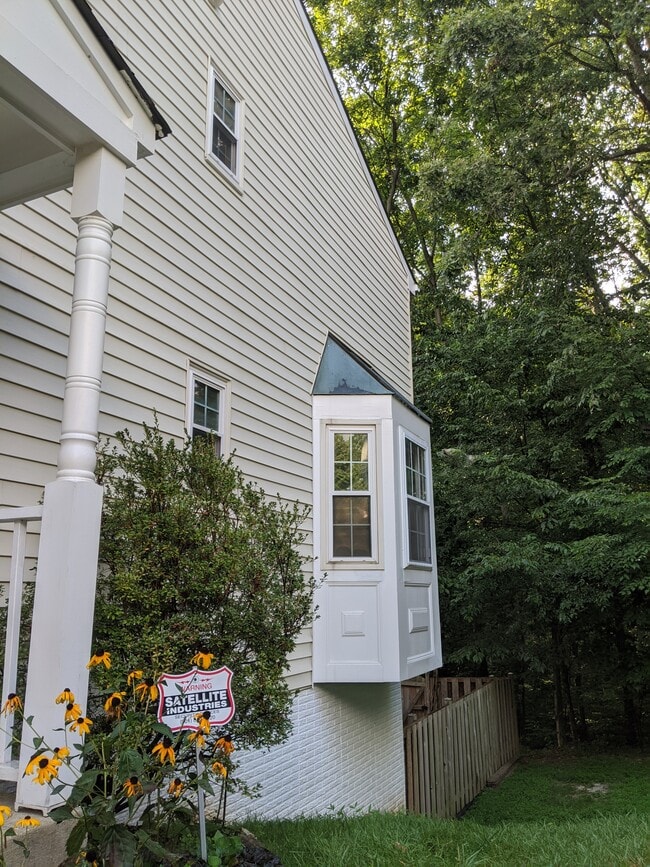 Building Photo - 13533 Ambassador Dr