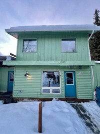 Building Photo - 3 Bedroom Home on Farmers Lp / With Washer...