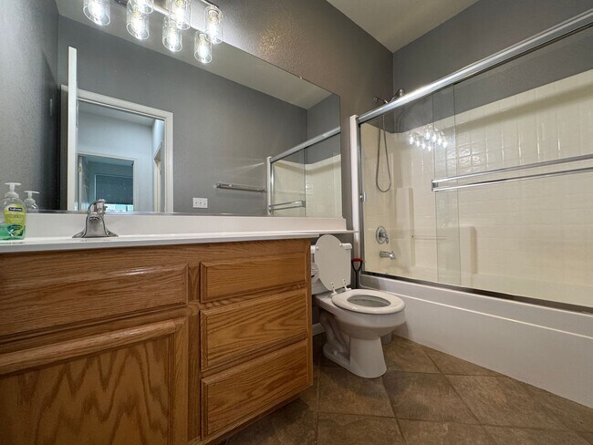 Building Photo - NOW AVAILABLE- COZY 3 BED, 2 BATH, 2 CAR GARAGE IN A QUIET NEIGHBORHOOD, NORTH NATOMAS