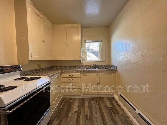 Building Photo - 20 18th St S