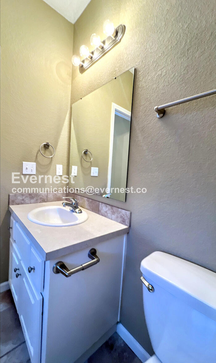 Building Photo - 5245 Overland Dr