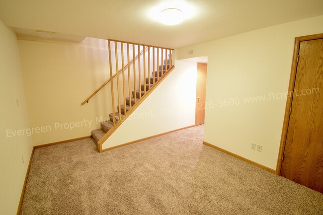 Building Photo - 2929 Ross Dr