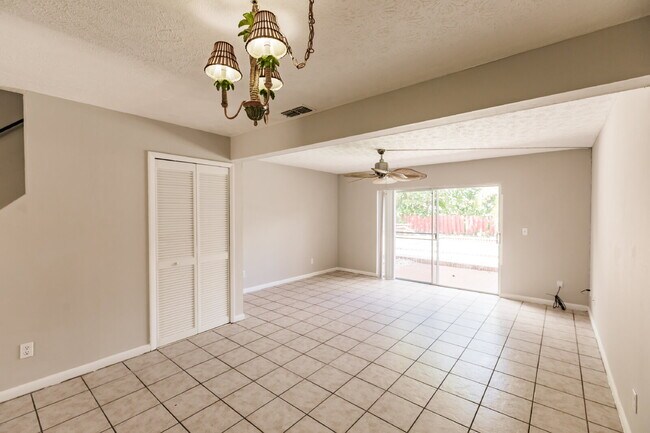 Building Photo - 1123 SW 48th Terrace